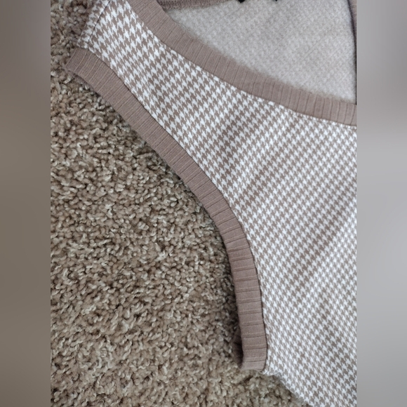 Mixed Threads Cropped Vest Top - Picture 5 of 11